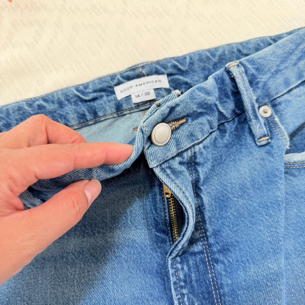 Good American Women’s Good Classic Bootcut High Rise Distressed Jeans Size 14/32 - Picture 3 of 7